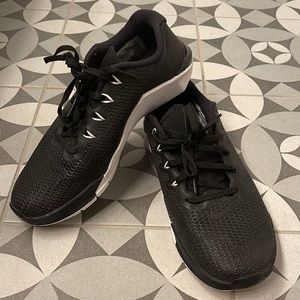 Nike Women's Metcon 5 Black / White Training Shoe